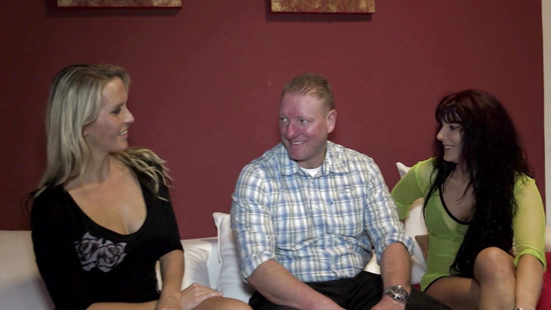 Julia Pink Lets Samy Saint Suck and Fuck in Her Guest Room During Party
