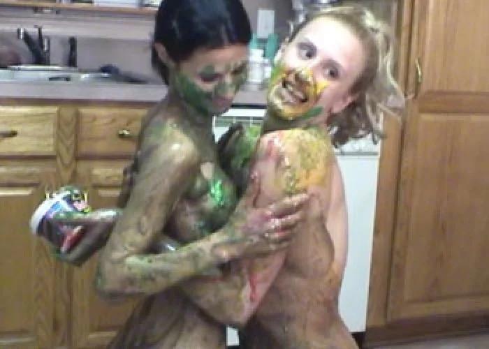 Messy Lesbos Roxanne And Kelly