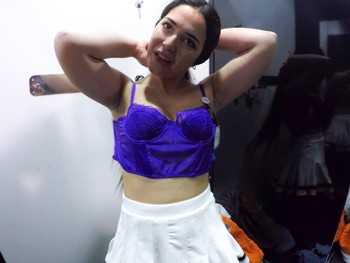Nuria Millan: "Do You Think I Try on Outfits in the Changing Room? Follow Me" De "Compritas" on Fakings!