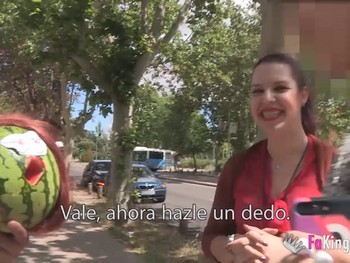 Modelo De Noche y Fiera Sexual Por El Dia. Clara Va a La Caza De Universitarios