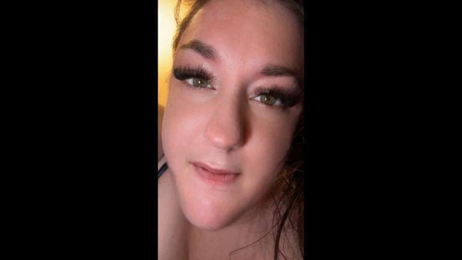 Giantess Taking Applications For Tinies