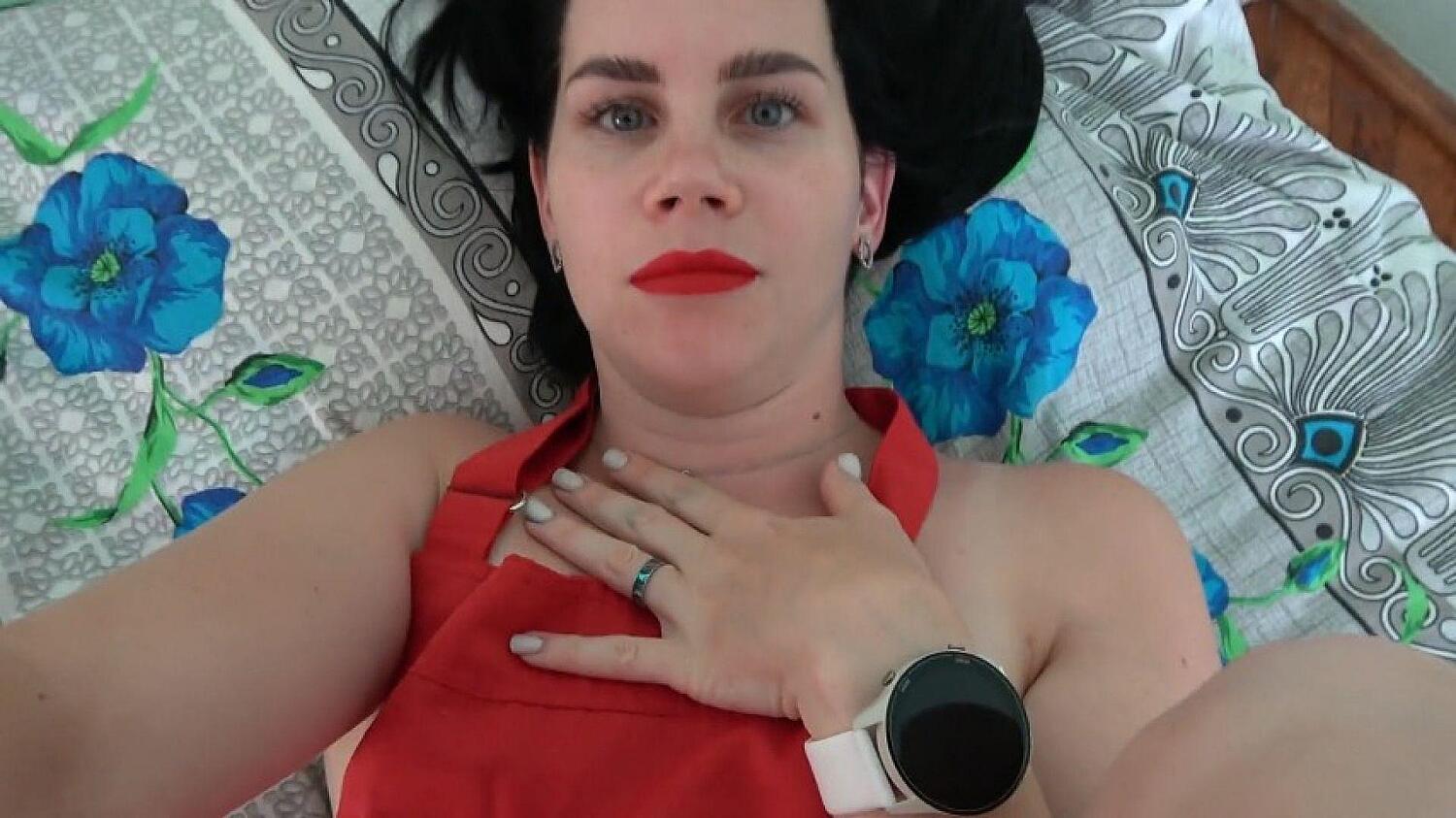 Hot Housewife Gets Fucked And Cum On Feet