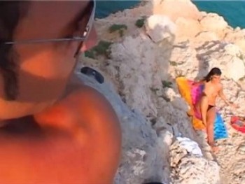 Mirones En Las Calas De Ibiza. Arrancamos Nuestra Temporada En Ibiza Con Un Griego Profundo a Marta Arena, Gogo De Space