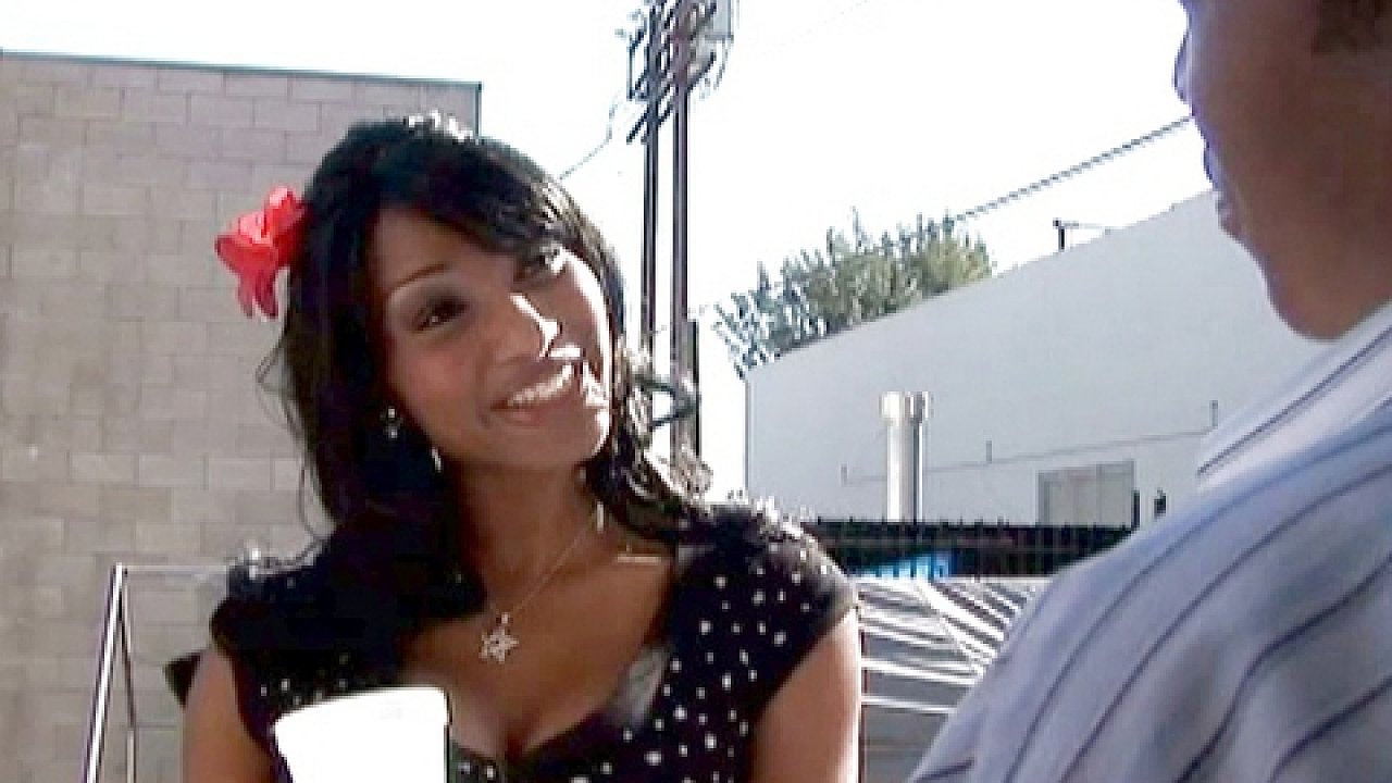 Sexy Black Shi Reeves Picks Up A Man And Takes Him Home To Fuck Her Pussy