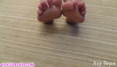 Toe Cracking with Ava - Screenshot 1 of 4 - Foot Fetish