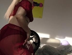 Hot Babe Melonie Striptease Dancing and Trying a Fisting Dildo in Her Pussy