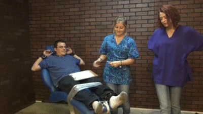 Examining Max - Screenshot 1 of 4 - Chi Chi Medina