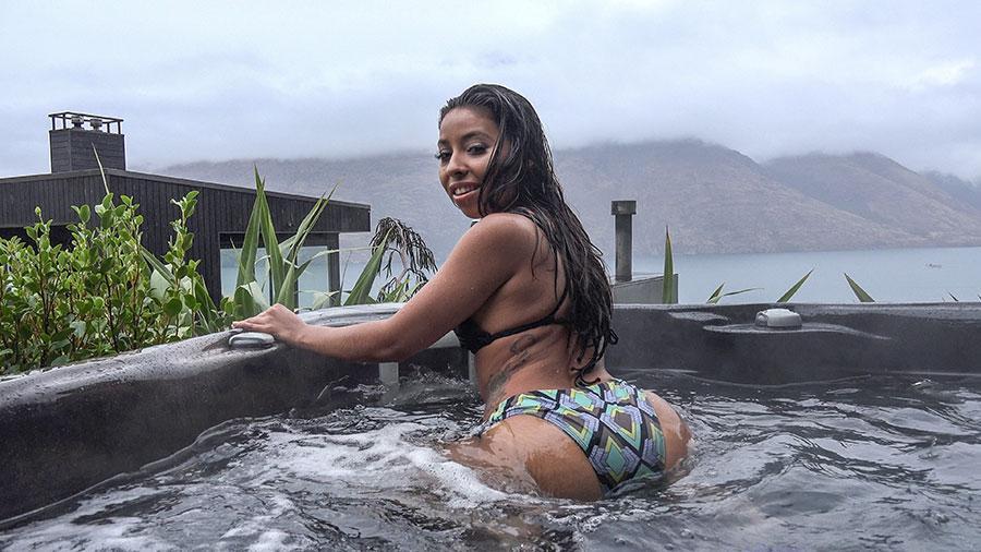 1424 Jasmine Summers: Tub 'N Tats - 3D