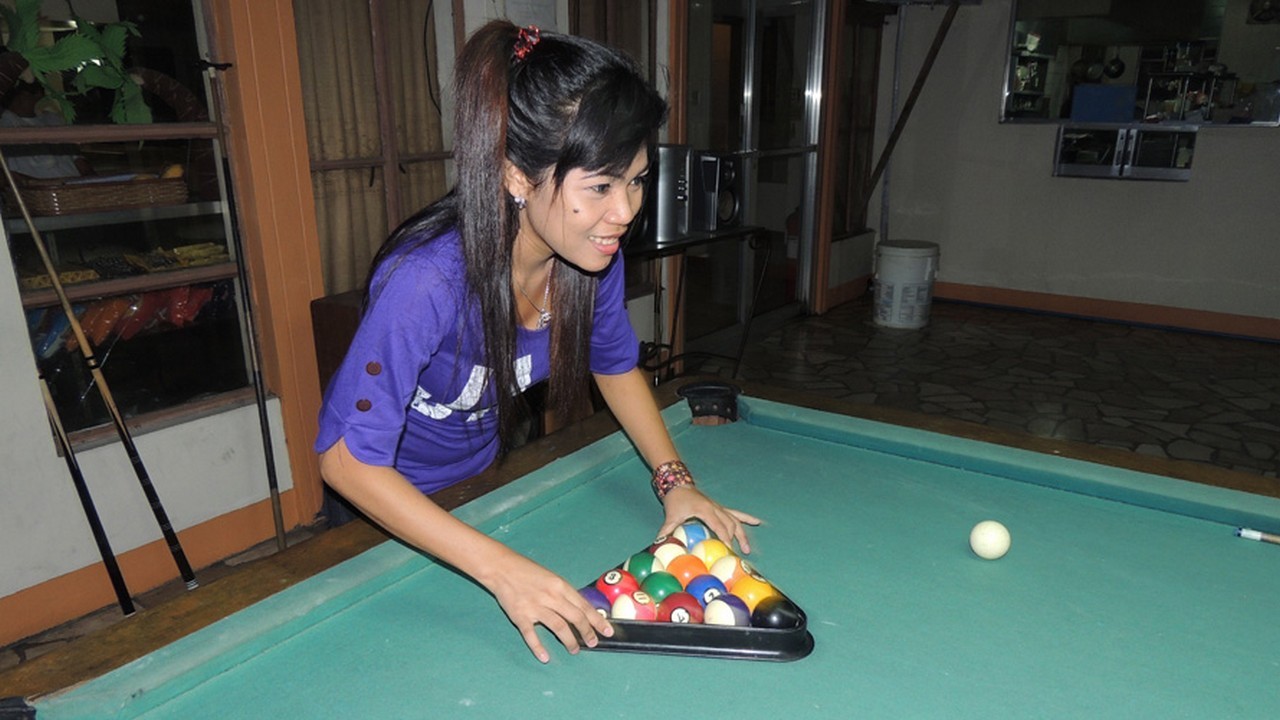 Maxine: 2-Ball in the Corner Pocket