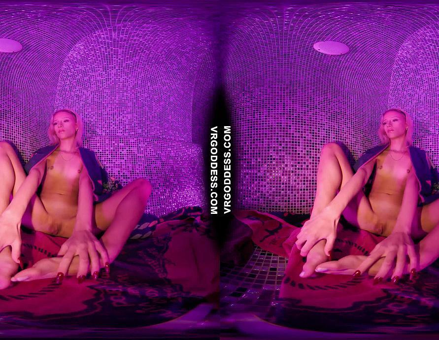 MIA18 Deep Pussy Penetration With A Golden Dildo