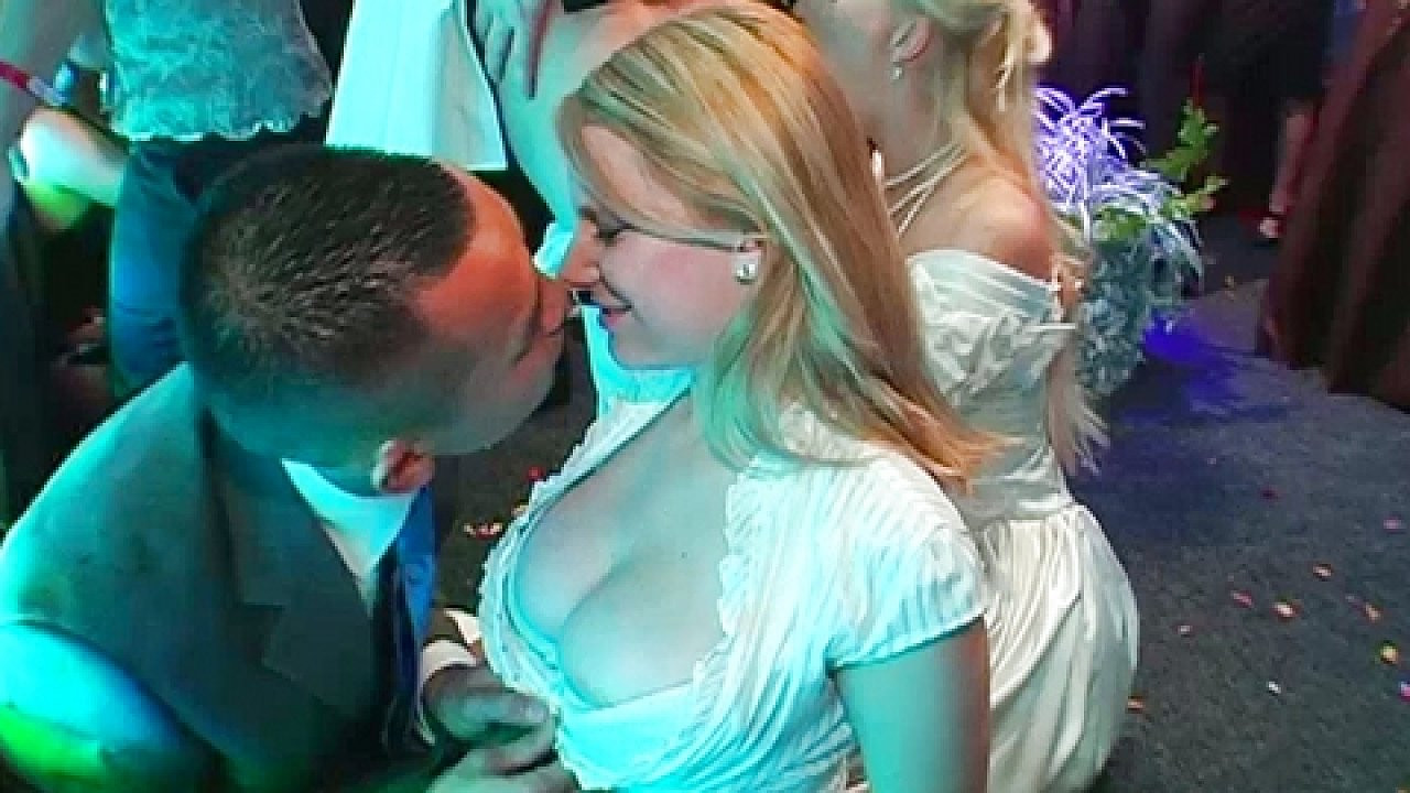 Kyra Banks Gets Her Bride Pussy Banged At The Orgy