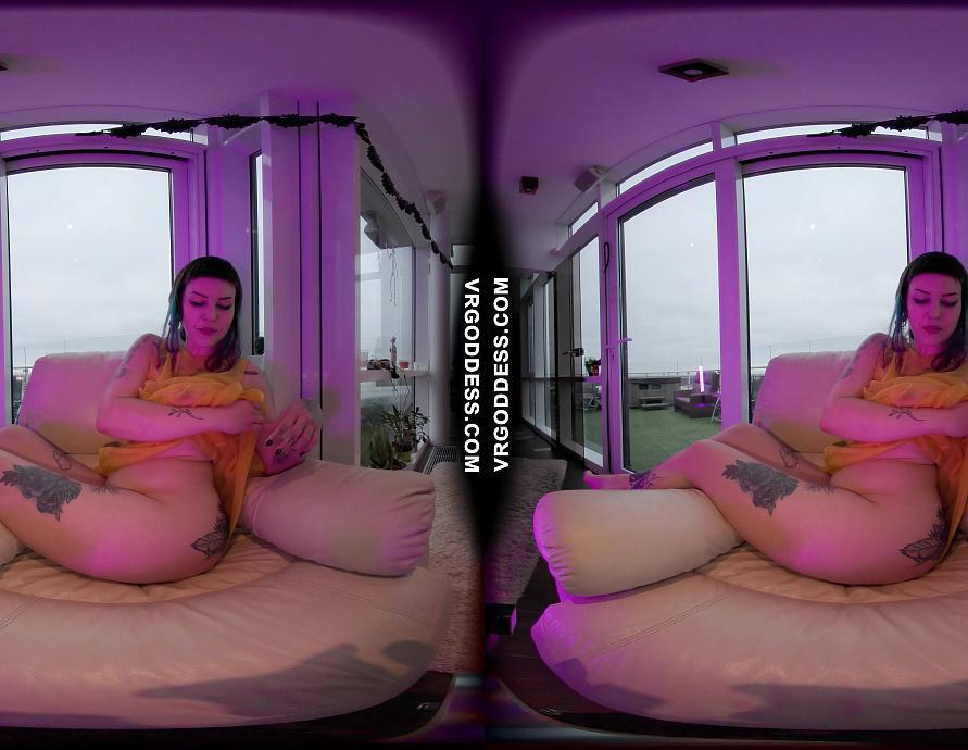 Sam Using A Dildo In Her Pussy On A Cloudy Day
