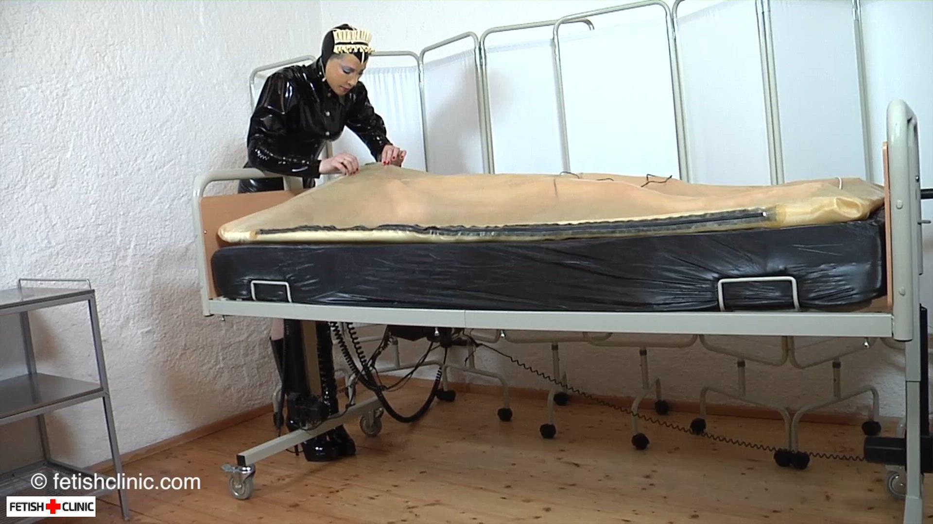 Electrostim In The Vac Bed 2/2