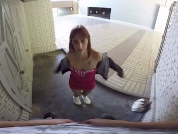Jordana Is a Girl Who Loves to Suck Cock Wherever She Is, Even in the Middle of the Street, As We'll See Just Here.