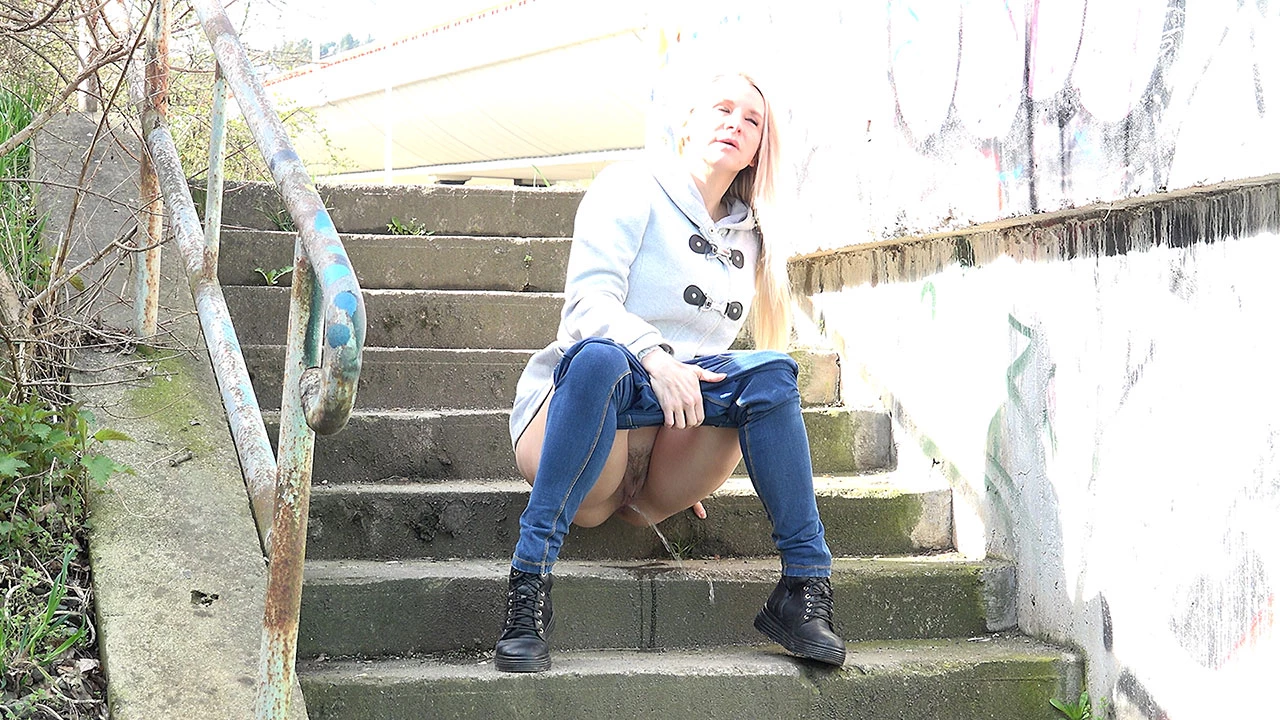 Blondie on the Stairs