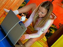 Cindy Spoils Herself at the Webcam