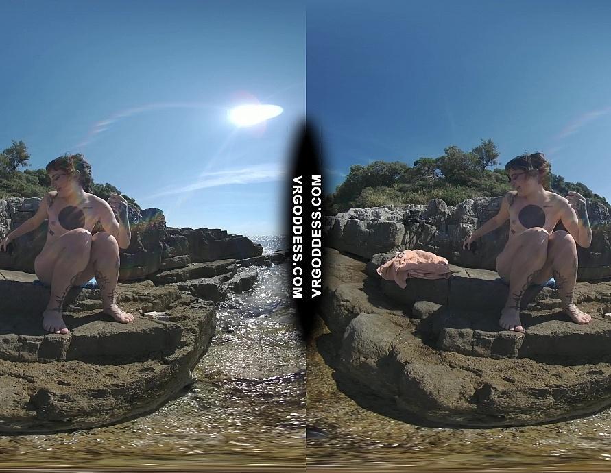 Tattoo Girl Brille Risky Public Beach Masturbation on Seaside Vacation