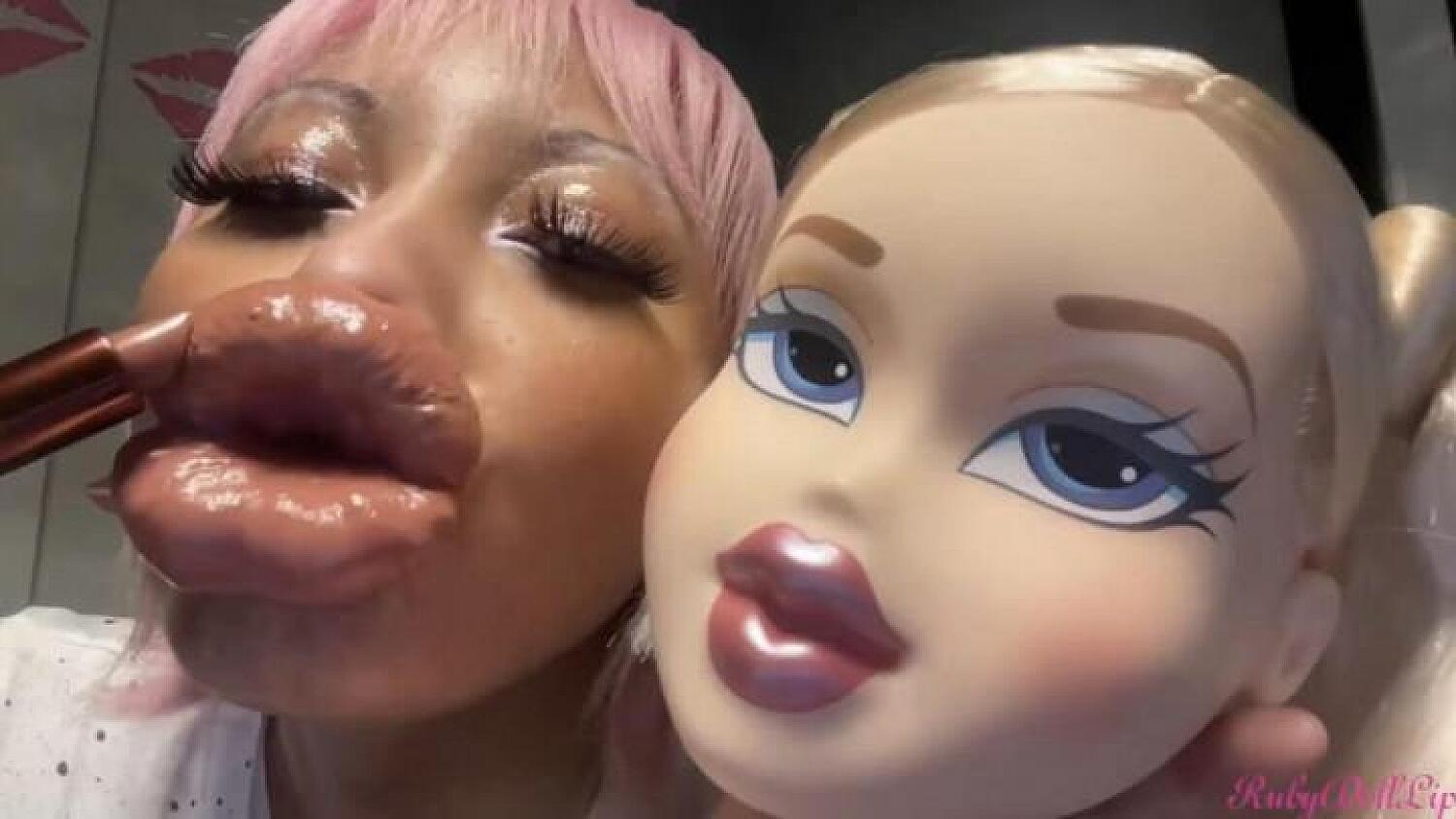 Larger Lips+Doll Head Kisses #46