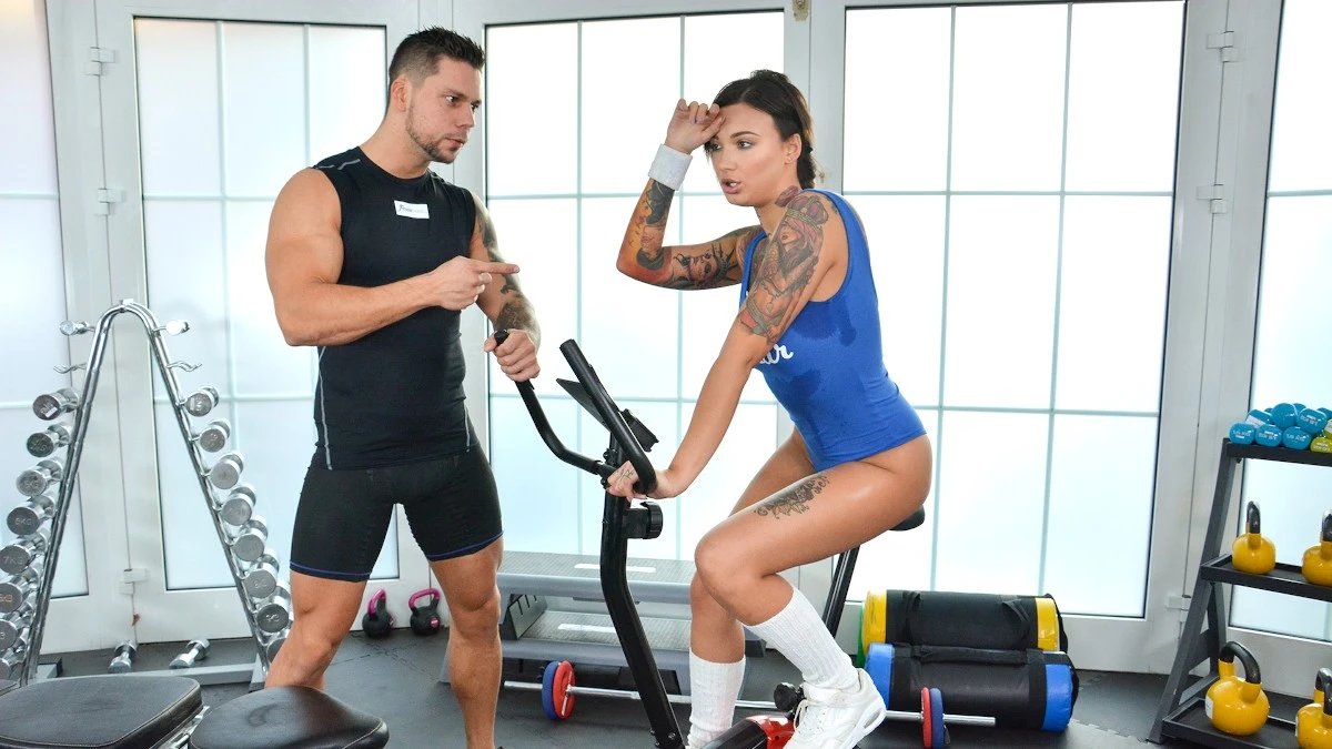 Horny Gym Student Lusts After Stud