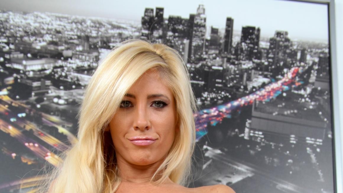Tasha Reign Live