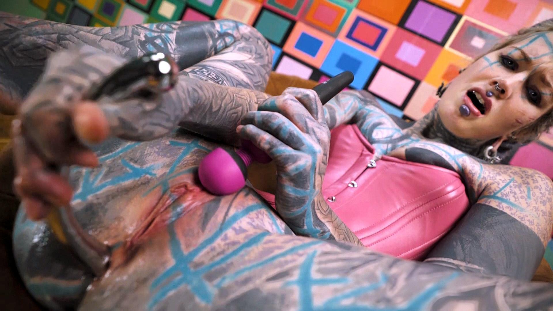 Heavily Tattooed Anuskatzz Showing Off Body Art