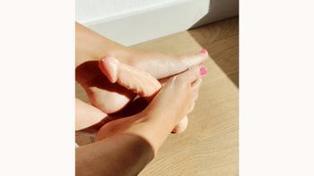 Solo Footjob