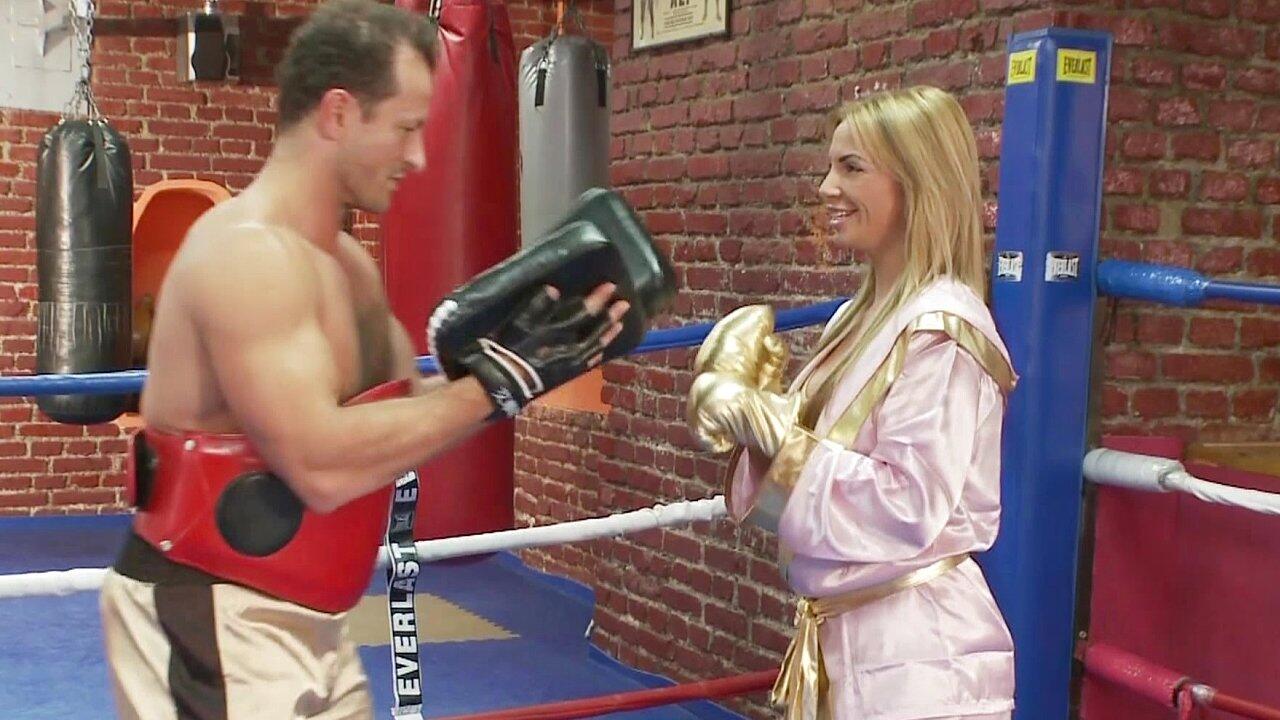 Francesca Felucci Works on Her Fitness