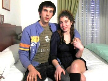 19 Years Old, in College and Swingers: Laura and Adrian, the New Generations Make Their Porn Debut