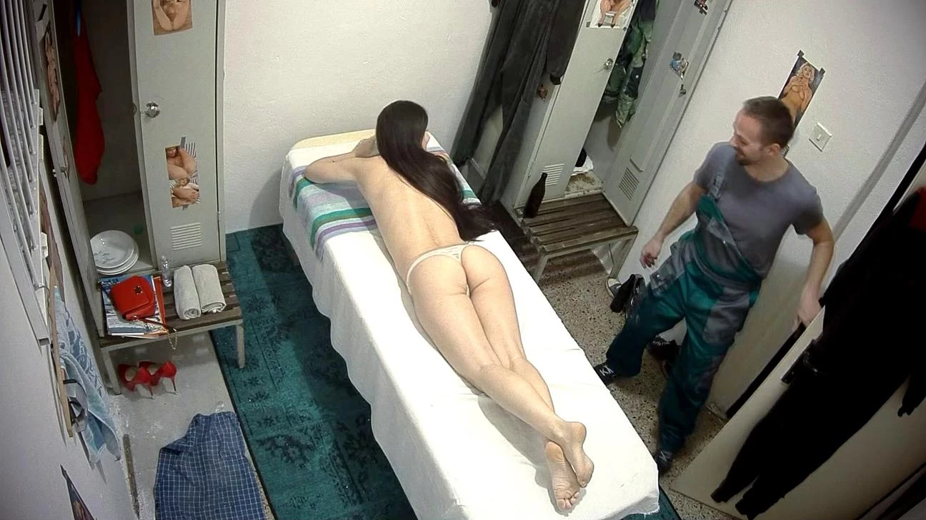 Massage Made Her Wet As November Rain
