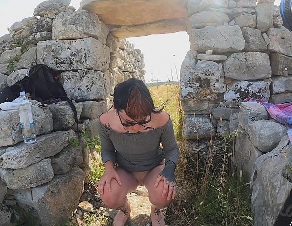 Brille Peeing Outdoors and Masturbating on Some Ancient Ruins on Vacation