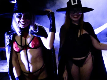 Knock Knock! Two Horny Witches Come to Visit You at the Mansion... Trick or Treat? on Halloween There Are Also Surprises ^^!