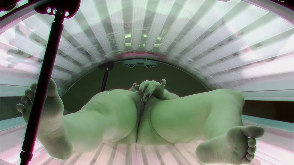 Blonde Masturbating in Solarium 10