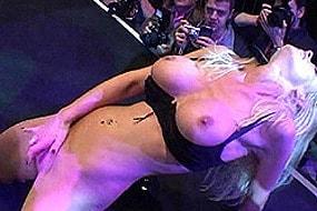 Clit Rubbed Live