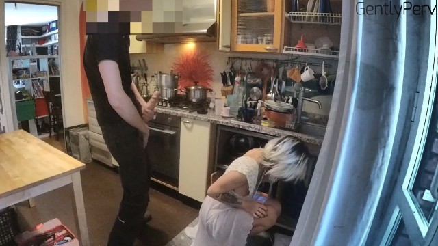 Plumber Adventure Pt 1. Casalinga MILF Vuole Il Cazzo Dell'idraulico.